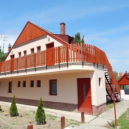 Napsugar Apartman Baja Bagian luar foto