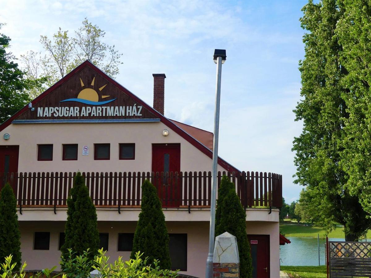 Napsugar Apartman Baja Bagian luar foto