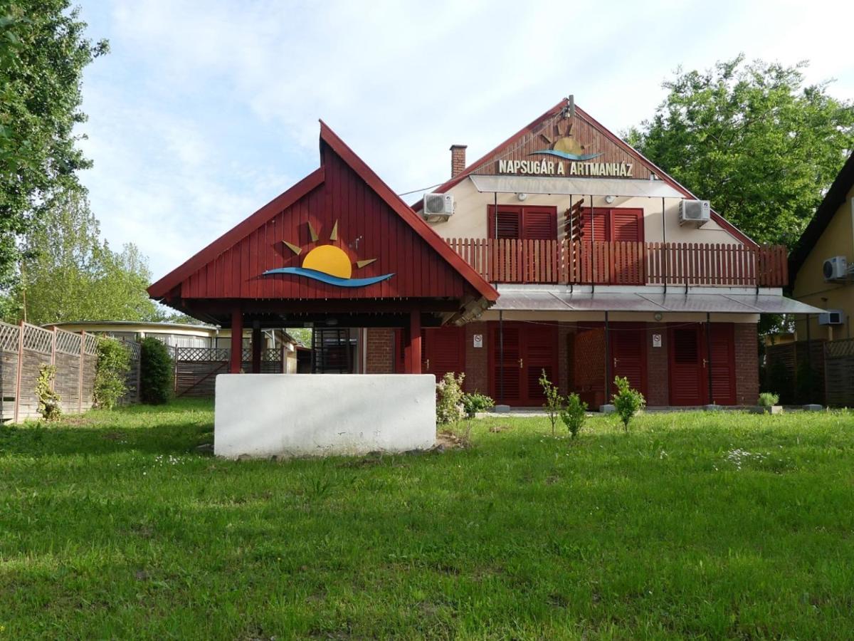 Napsugar Apartman Baja Bagian luar foto