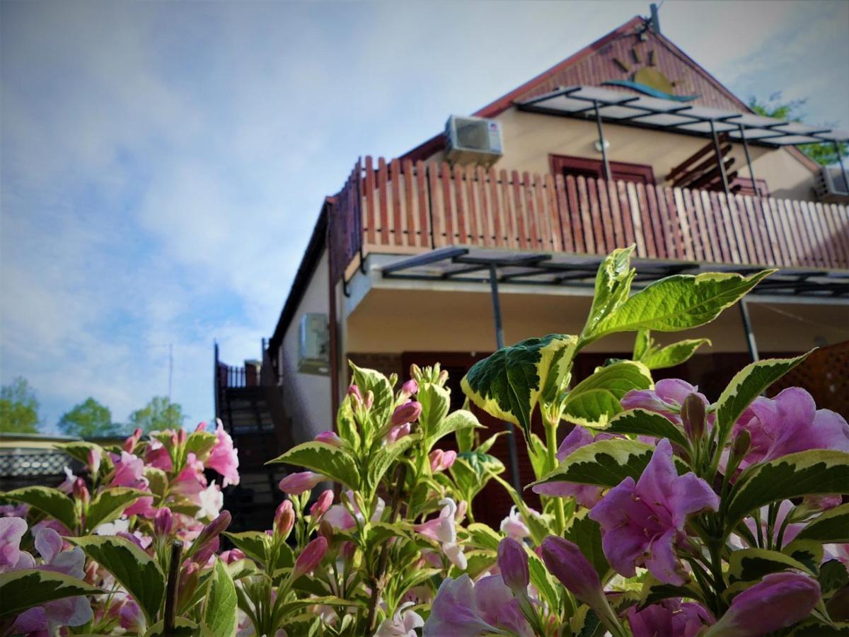 Napsugar Apartman Baja Bagian luar foto