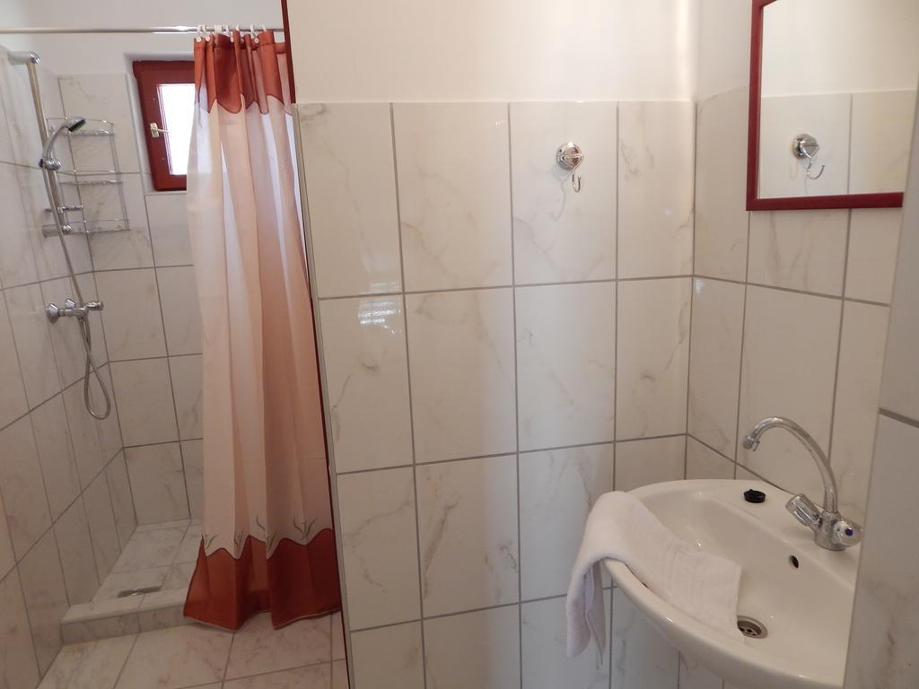 Napsugar Apartman Baja Ruang foto