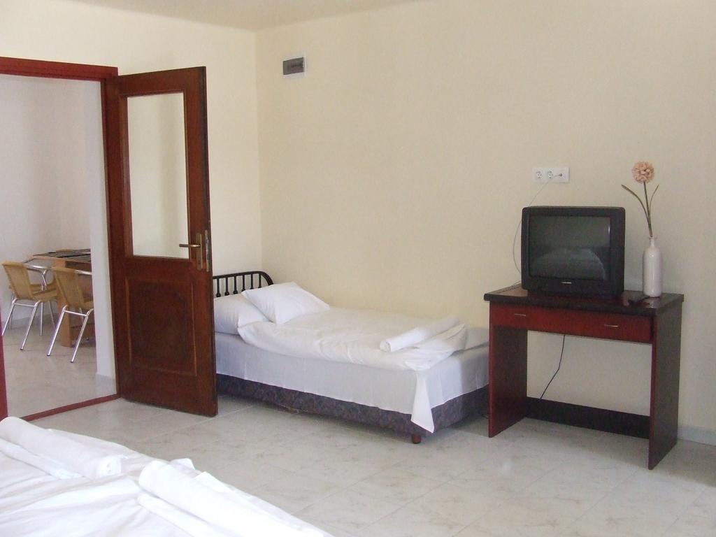 Napsugar Apartman Baja Ruang foto