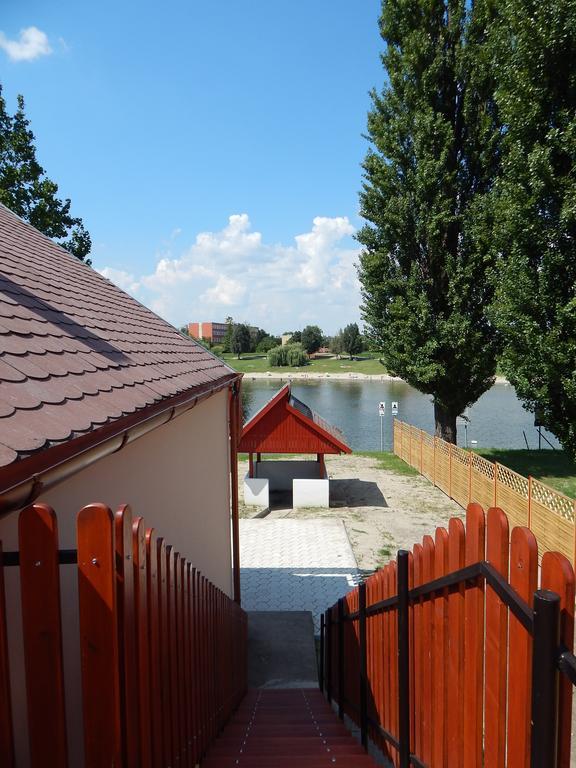 Napsugar Apartman Baja Ruang foto